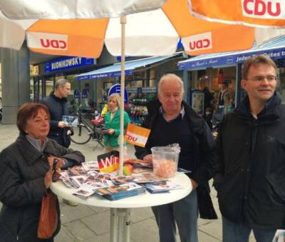 Infostand mit Dirk Fischer in Gro Borstel - 