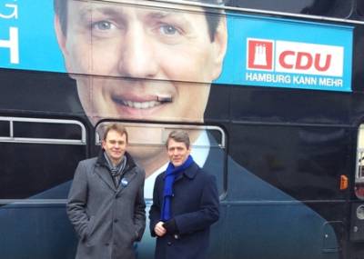 Unser Wahlkampfbus machte auch Halt in Gro Borstel. - CDU Spitzenkandidat Dietrich Wersich am 22. Januar in Groß Borstel mit dem
CDU Ortsvorsitzenden und Wahlkreiskandidaten (Platz 3) Dr. Andreas Schott