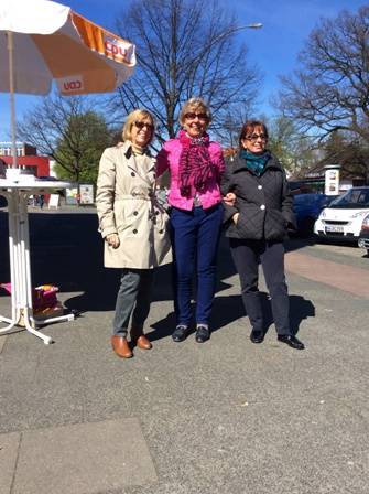 Info Stand der CDU Gro Borstel zur Bezirks- und Europawahl - Regina Lambrecht, Gisela Busold, Eva Wendefeuer